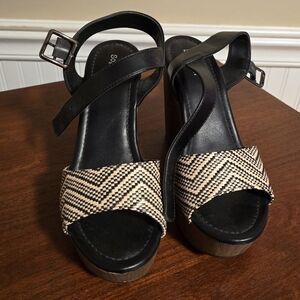 Fun wedge sandle! Women's 8.5